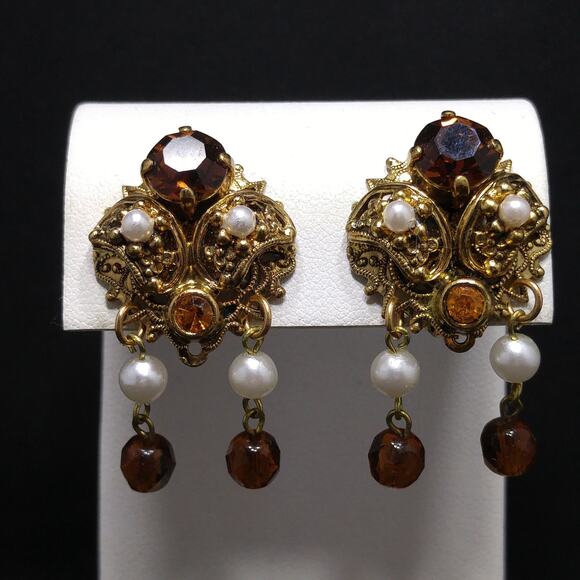 Western Germany Topaz Filigree Clip Earrings, Faux Pearls, 1950s Vintage Jewelry - Picture 10 of 10